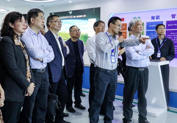 全国人大常委会副委员长丁仲礼莅临乐鱼考察调研