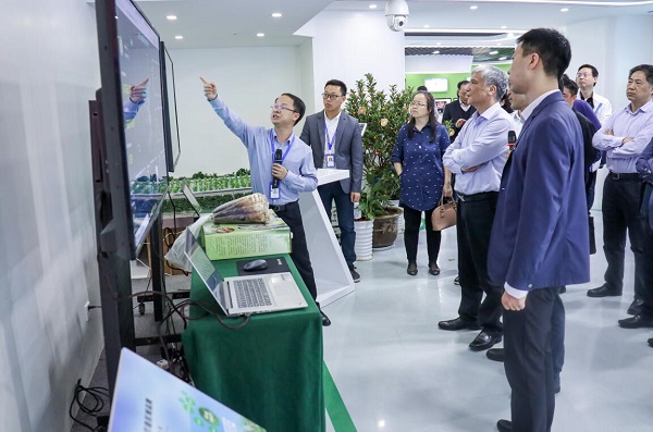 全国人大常委会副委员长丁仲礼莅临乐鱼考察调研