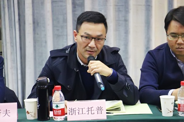 乐鱼董事长陈渝阳在会上讲话 乐鱼董事长陈渝阳在会上讲话