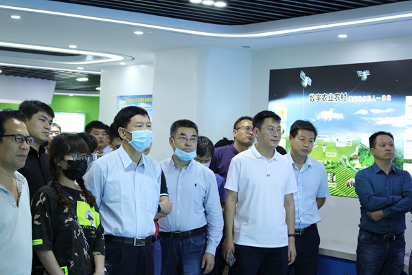 培训班一行观摩了乐鱼公司