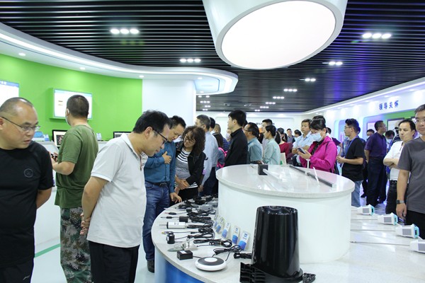 培训班一行观摩了乐鱼公司