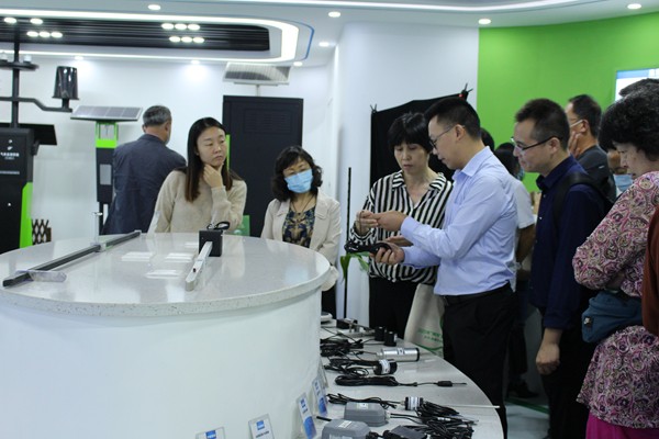 培训班一行观摩了乐鱼公司