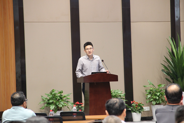 乐鱼副总经理陈曦向培训班作公司介绍