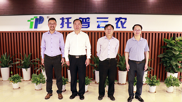 中国农业技术推广协会会长陈生斗、秘书长张互助莅临乐鱼考察参观