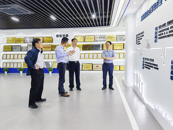 中国农业技术推广协会会长陈生斗、秘书长张互助莅临乐鱼考察参观