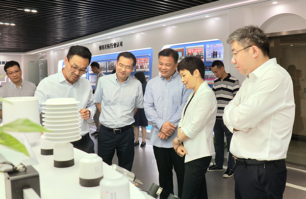 省科技厅党组书记何杏仁一行赴乐鱼调研农业科技工作