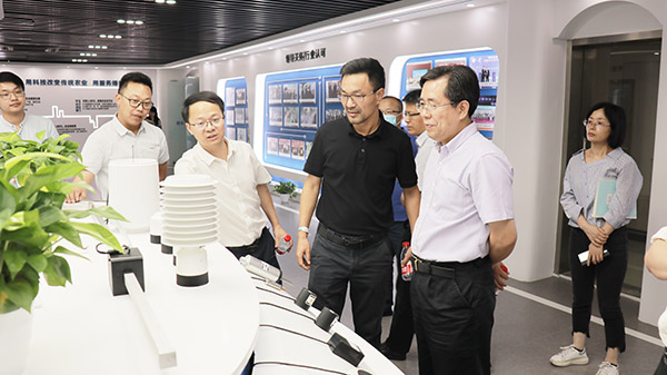 应义斌教授一行参观乐鱼数字三农展厅