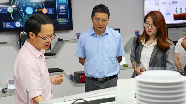 王建军一行参观乐鱼数字展厅 王建军一行参观乐鱼数字展厅